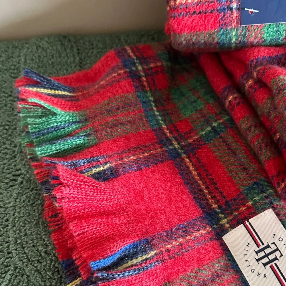 Tommy Hilfiger Holiday Red Tartan Plaid Throw Faux Cashmere So Soft! NEW!